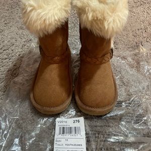 Brand new never worn Childern Place girls winter boots.